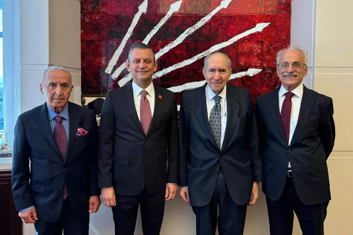 Eski CHP Genel Başkanı Hikmet Çetin hastaneye kaldırıldı