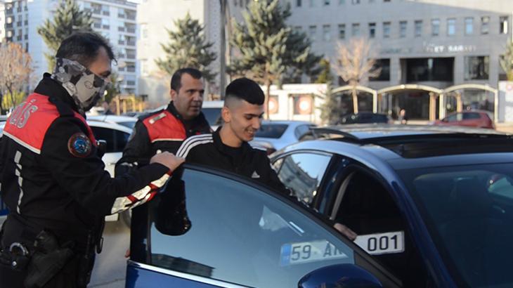 Plakasız yola çıkıp dur ihtarına uymadı! Pişkinliği pes dedirtti: Bu ceza çerez param