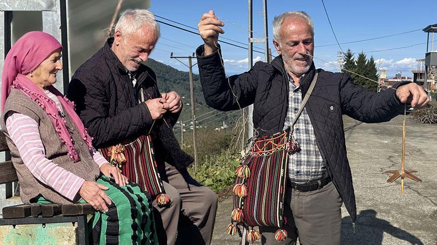 Son temsilci! 64 yıldır kirmenle çorap örüyor: ‘2 bin liradan satıyorum’