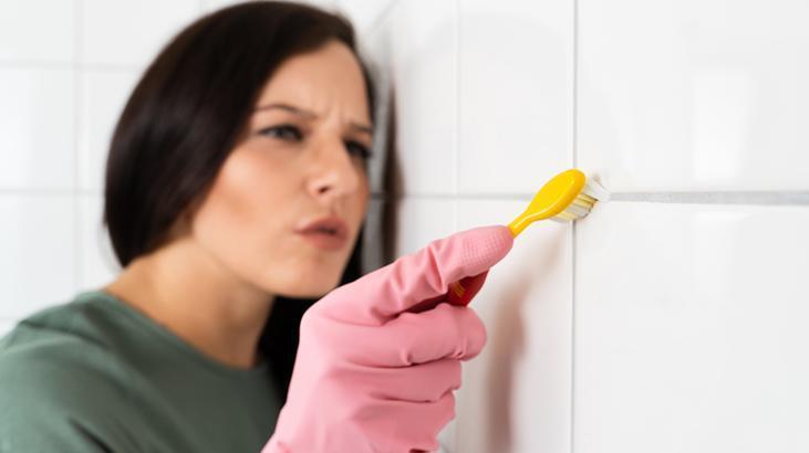 Derzlerdeki kiri kabartıp atıyor! 5 dakikada fayanslar pırıl pırıl