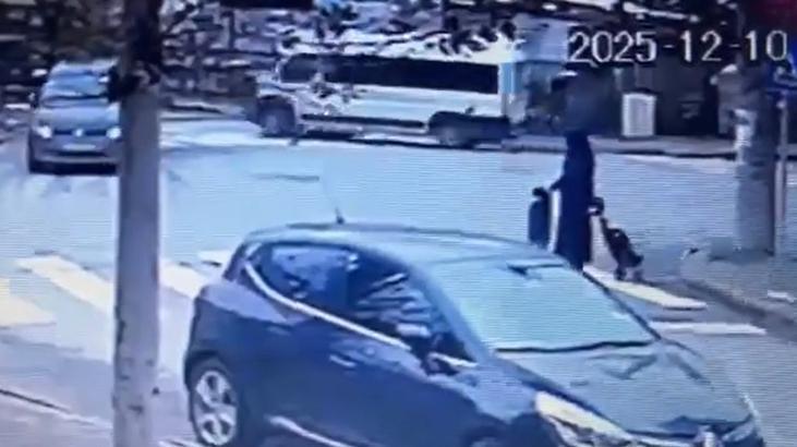 Minibüsün çarptığı küçük Miraç kurtarılamamıştı! Yürek yakan kazanın görüntüsü ortaya çıktı