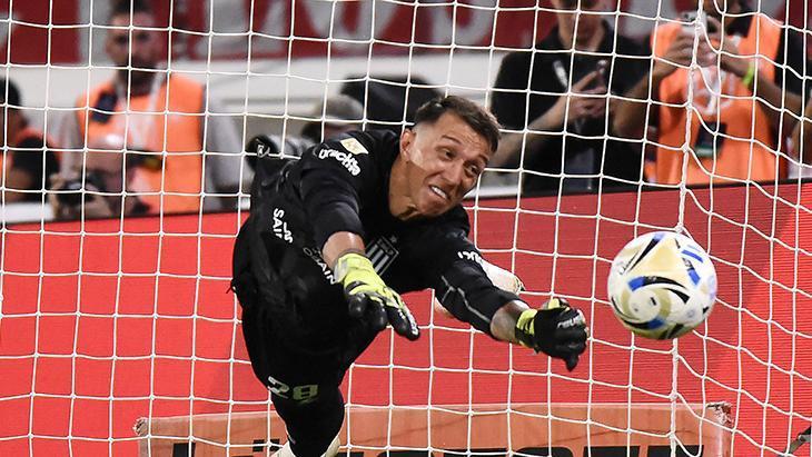 Galatasaray'dan ayrılan Muslera, Estudiantes'e şampiyonluğu getirdi! Arjantin'i salladı
