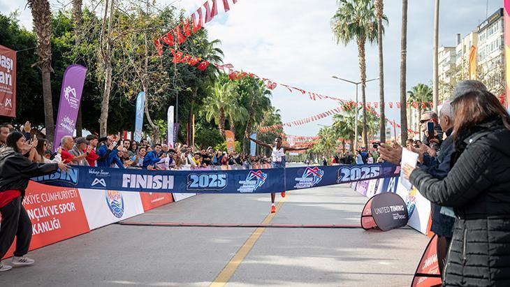7. Uluslararası Mersin Maratonu koşuldu! Atlet Vitalis Kibiwott'ten rekor