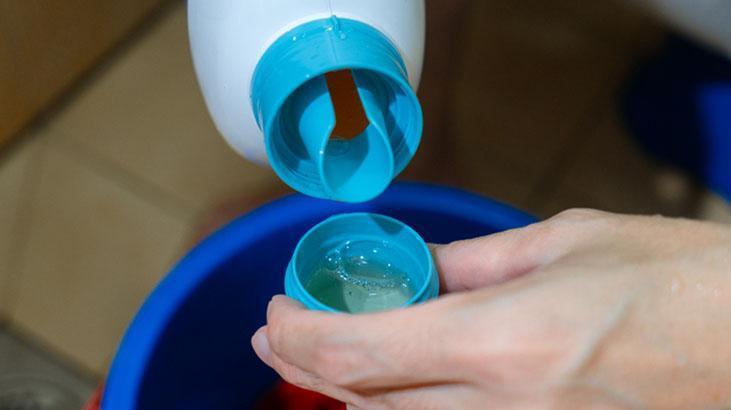 Yumuşatıcı deyip geçmeyin... Kıyafetlerin kumaşını mahveden hata!