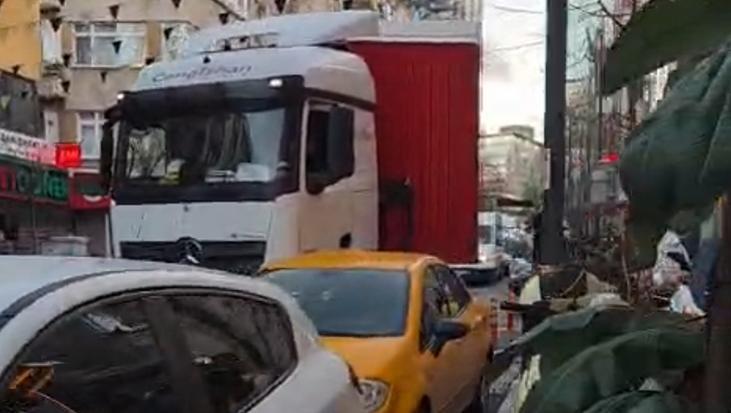 Dar sokakta TIR dehşeti: 'Abi linç edileceksin, burası Gültepe'