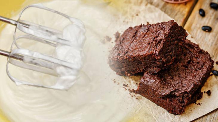 Un, yağ, şeker yok! Köpük olana kadar çırpın: 15 dakikada brownie böyle yapılıyormuş