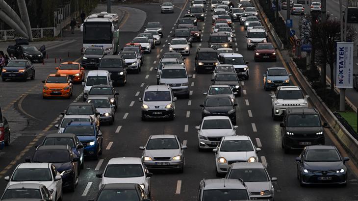 Başkentte sürücüleri isyan ettiren olay! Alışveriş kuyruğu trafiği felç etti