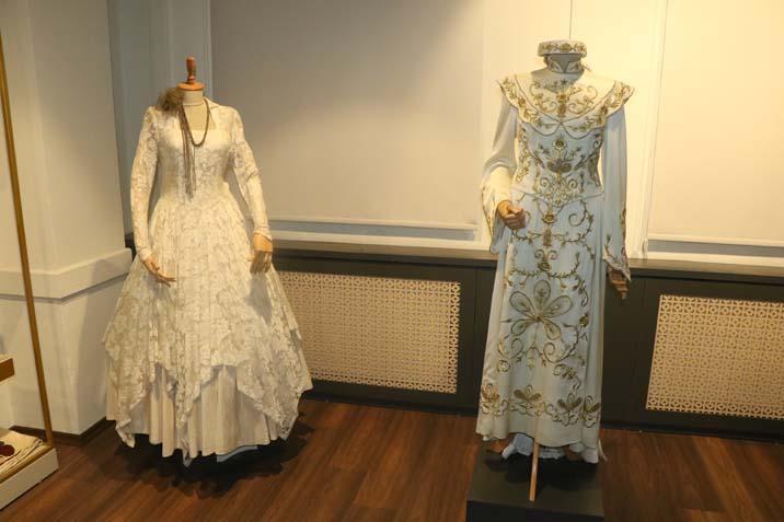 Taftanın altında saklı bir asır! Samsun’da 100 yıllık gelinlikler gün yüzüne çıktı