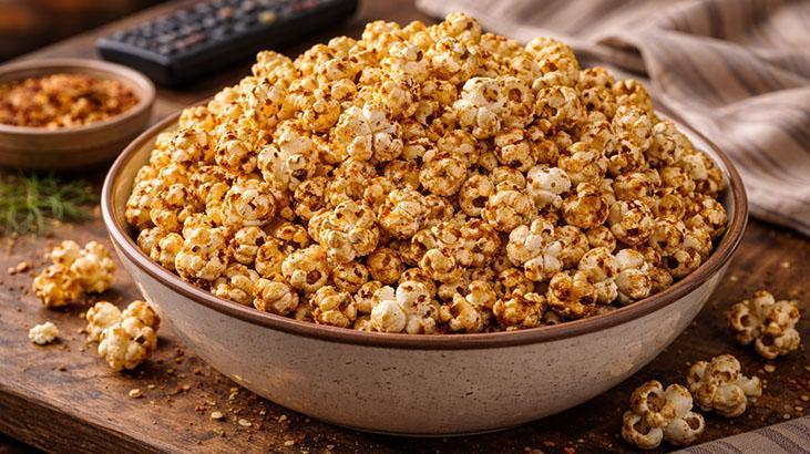 Cips tadında baharatlı mısır nefis oluyor! Havlu kağıt kullanın