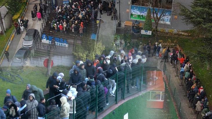 Yılbaşı öncesi akın ettiler! Kişi başı 400 TL ödeyip sıraya girdiler