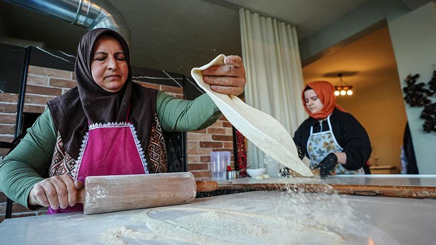 'İşlemez, yapamazsın’ diyenlere inat! Köyde bir ilk: Anne ile kızı başardı