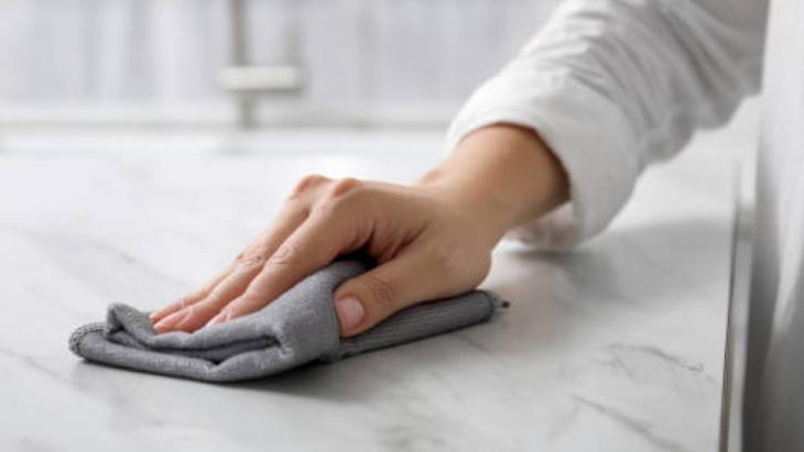 Malzemesi ne olursa olsun tertemiz! Mutfak tezgahını böyle silen yaşadı