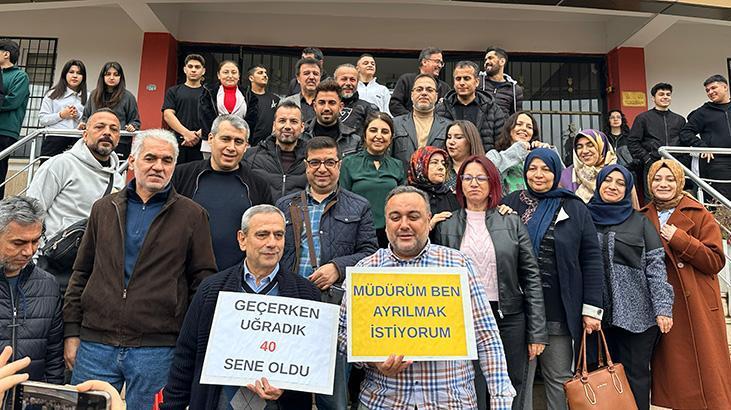 Emekli olan öğretmene duygusal veda: İyi ki bu okulda görev yapmışım