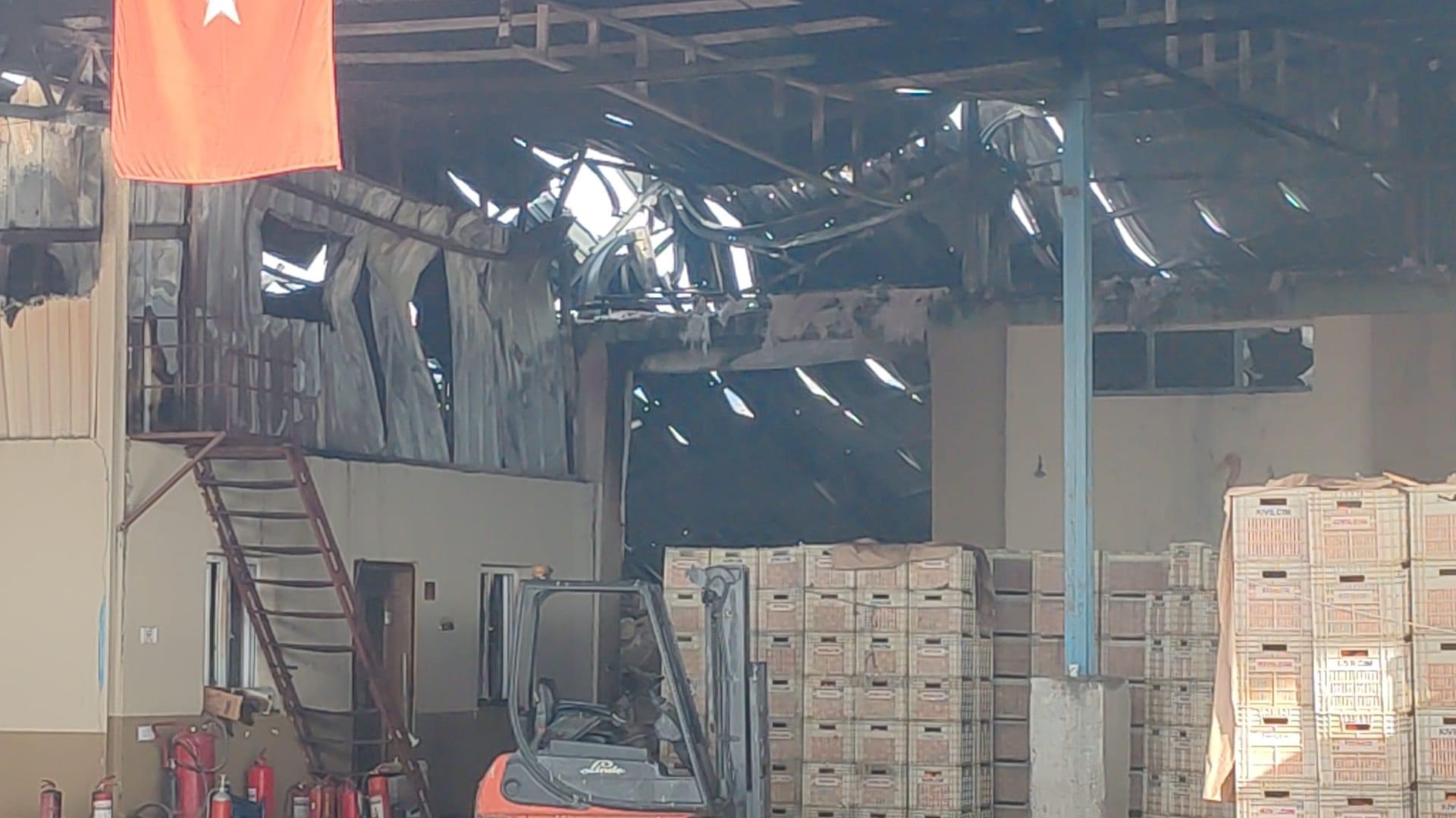 Hatay'da fabrika yangını! Pantolonunu giymek için geri döndü, hayatına mal oldu