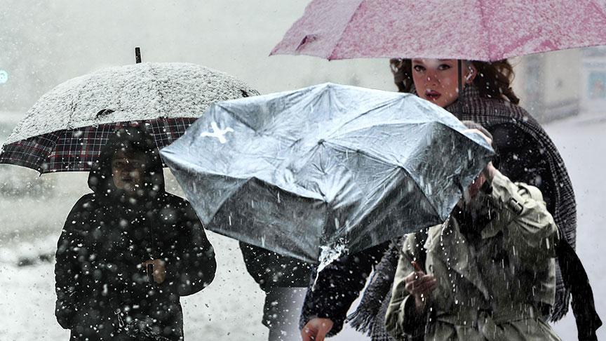 Son dakika... Meteoroloji ve AKOM’dan yeni uyarı! 63 kentte alarm verildi: Fırtına, sağanak ve kar geliyor