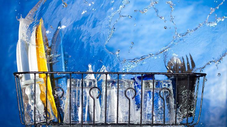 Tık diye kesiliyor... Bulaşık makinesi neden su almaz? Milyonlarca insan kapatıyor