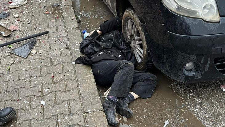 Kontrolden çıktı, park halindeki araçları biçti! Ödemiş’te feci kaza kamerada: 1'i ağır 6 yaralı