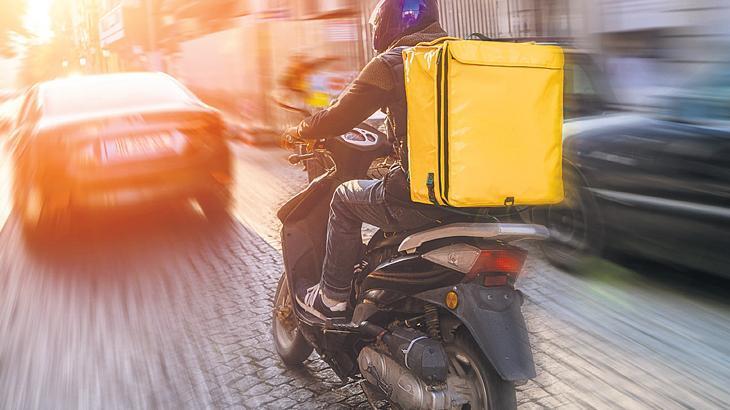 Yasa dışı kumar ve bahis sanal olsa da teslimat elden! Paraları motokurye taşıyor