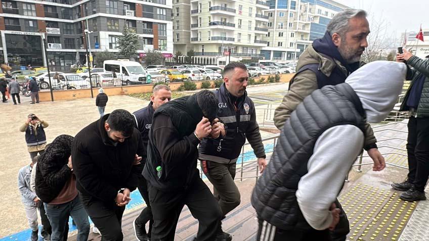 ‘Casperlar’ın kilit ismi 'Emmi'yi' diplomatik plakalı araçla yurt dışına kaçırdılar! 6 şüpheli yakalandı