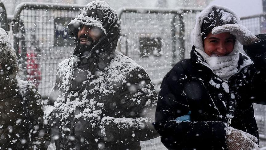 Son dakika... Meteoroloji haritayı güncelledi! AKOM saat verdi! İstanbul’a bugün kar geliyor