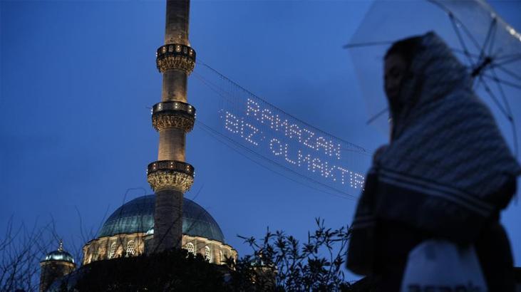 Ramazan ayının müjdecisi! Mahyalar tek tek yandı