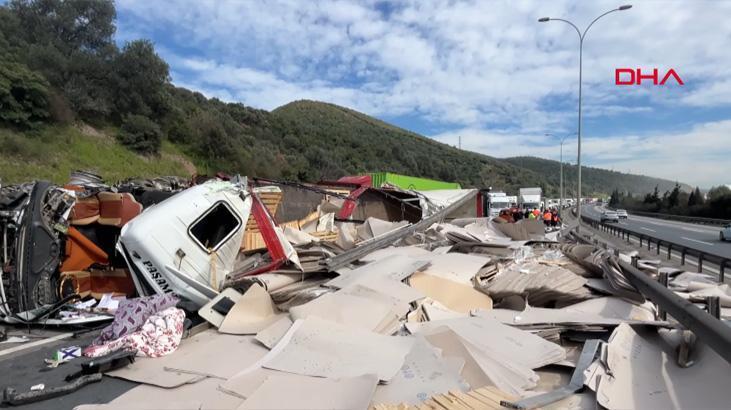 TEM'de kaza! İstanbul yönü kapandı, kilometrelerce kuyruk oluştu