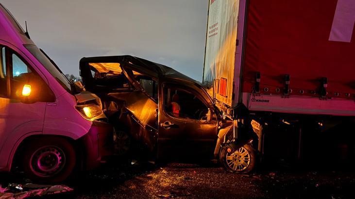 Anadolu Otoyolu'nda zincirleme kaza: 16 araç birbirine girdi; yaralılar var