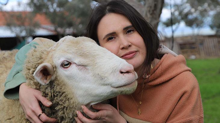 Sıra dışı yatırım: 2 senedir elime geçen her para ile inek, dana, koyun alıyorum