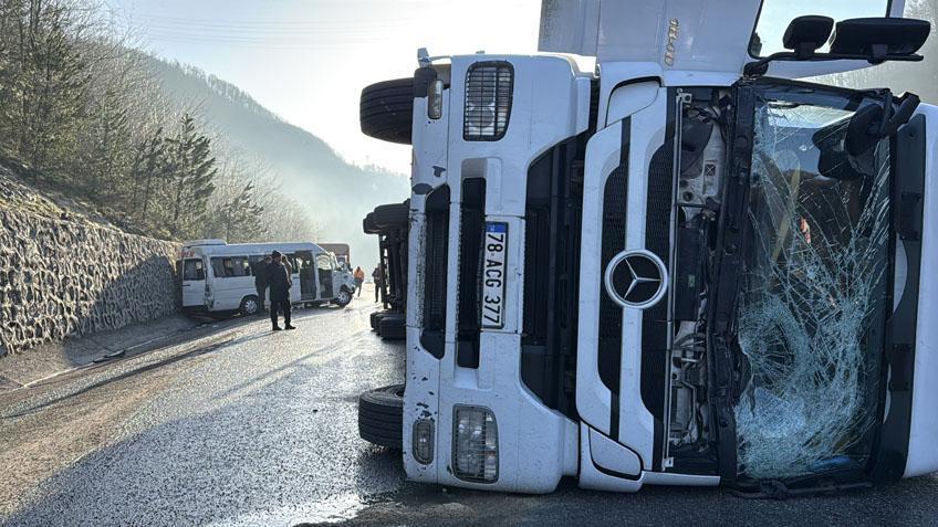 Karayolunda zincirleme kabus! Aynı güzergahta peş peşe 3 kaza: 10 yaralı