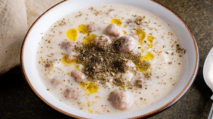 Eski tarifleri unutturan köfteli çorba lezzeti! Unu yakmadan kavurun