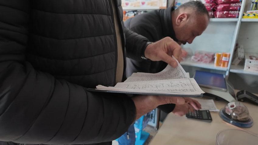 'Zimem Defteri' geleneği yeniden canlandı! İş insanı, yüzlerce ailenin bakkal borcunu tek tek kapattı
