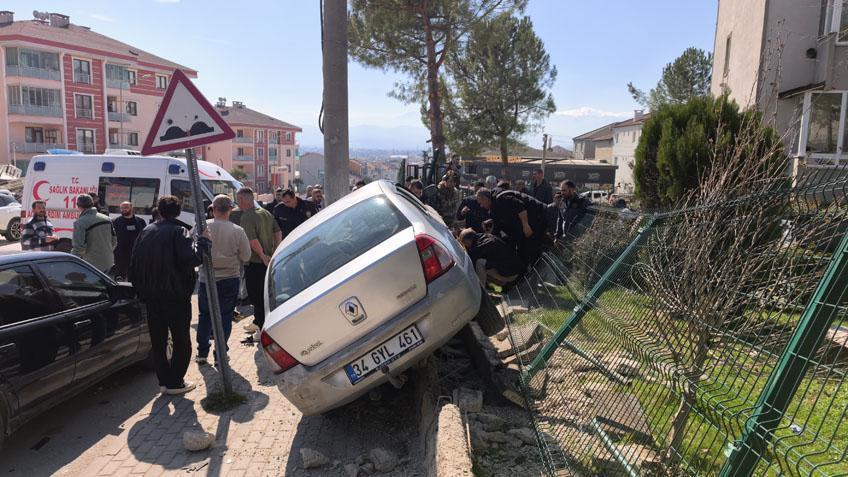 Freni çekilmeyen araç dehşet saçtı! 11 yaşındaki çocuk hayatını kaybetti, dedesi ve kardeşi ağır yaralı