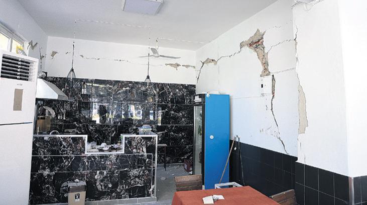 Denizli 5.1 ile sallandı! Eski yapılar hasar gördü