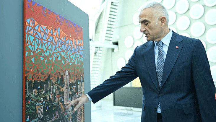 Bakan Ersoy'dan 'Başkent Ankara' sergisine ziyaret