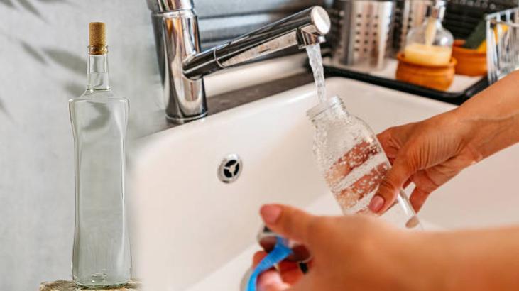 Cam şişelerdeki yosunu söküp atıyor! Biraz kahve telvesi ayırın: Leke kalmıyor