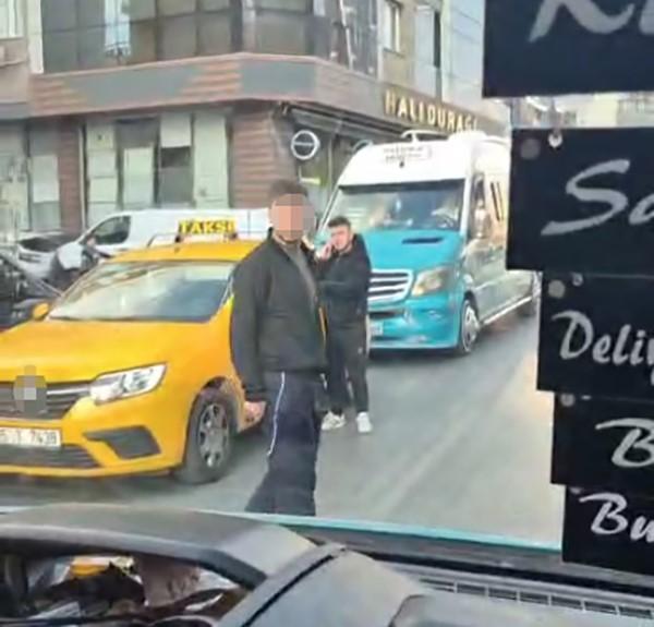 Minibüste taciz iddiası! Bıçaklar çekildi: Şoför ile yolcu karşı karşıya geldi