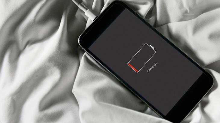 Telefonun şarjı neden gün bitmeden tükeniyor? Bataryayı sömüren 3 gizli ayar ortaya çıktı