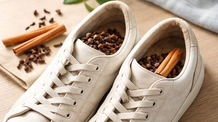 Ayakkabı kokusunun kökünü kurutuyor! Baharatı koyun, ne bakteri ne mantar kalıyor