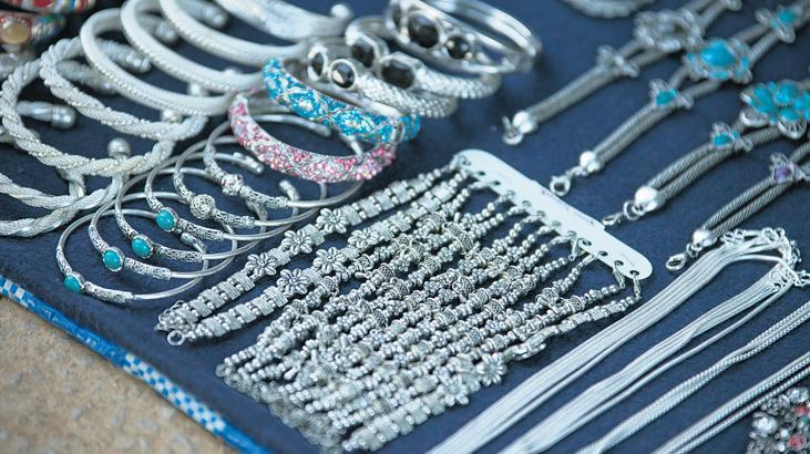 Gümüş sokağa taştı