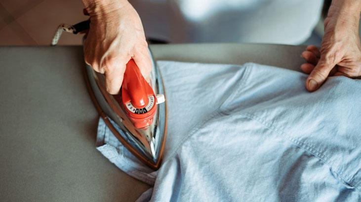 Ütü derdini kimse çekmesin! 3 hamleyi yapan yaşadı, gömlekler jilet gibi