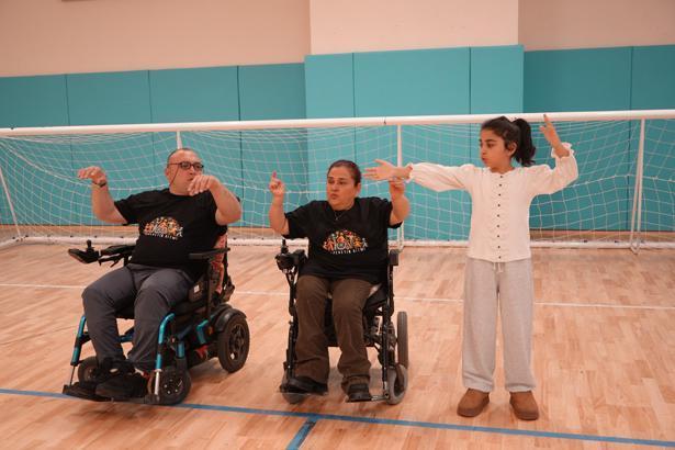 Aileler karşı çıktı, onlar vazgeçmedi! Engelli çift için 'yapılamaz' denilen her şey onların düşmanı