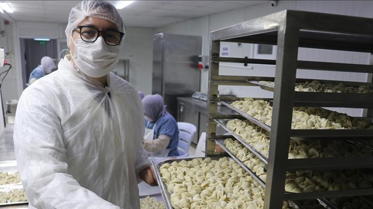 Tatilde tattığı mantıdan yola çıktı! Kendi imalathanesini kurdu