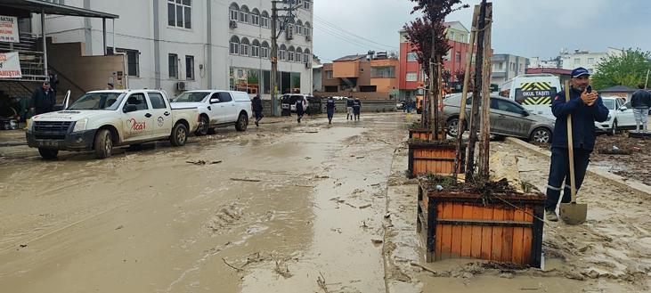 Osmaniye'deki sel felaketi sonrası harekete geçildi! Bakan Göktaş: 2 milyon lira tutarında kaynak aktardık