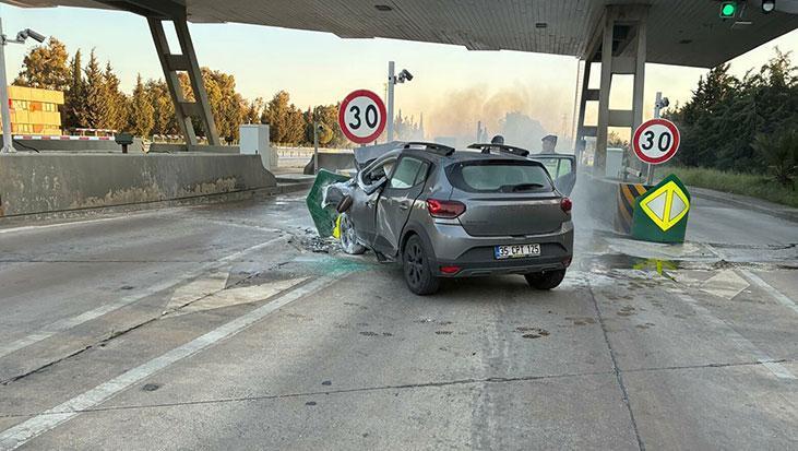 İzmir’de otoyol gişelerinde korkunç kaza! Alev alan araçta genç sürücü hayatını kaybetti