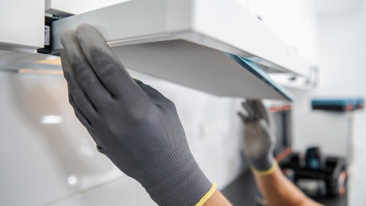 Davlumbazdaki yapış yapış yağlara son! Tek damlasıyla yağları akıtıyor