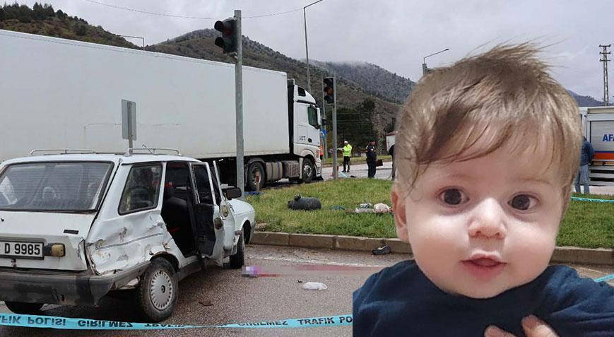 Taziye dönüşü facia: Yamaç bebek yola savrulup TIR’ın atında can verdi