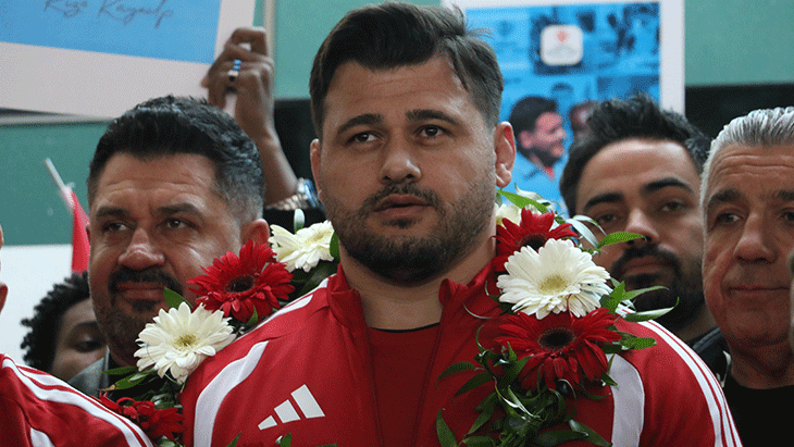 Altın madalyalı Rıza Kayaalp ve Güreş Milli Takımı yurda döndü