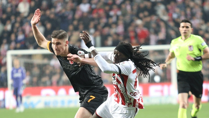 SON DAKİKA | Galatasaray fırsat tepti! Sarı-kırmızılı ekip şampiyonluk maçında Samsunspor'a 4-1 mağlup oldu