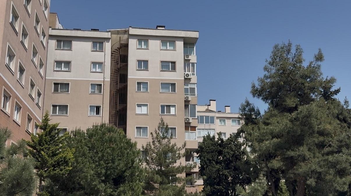 Bahçelievler’de dehşet gecesi! Boşanma aşamasındaki eşini defalarca bıçakladı