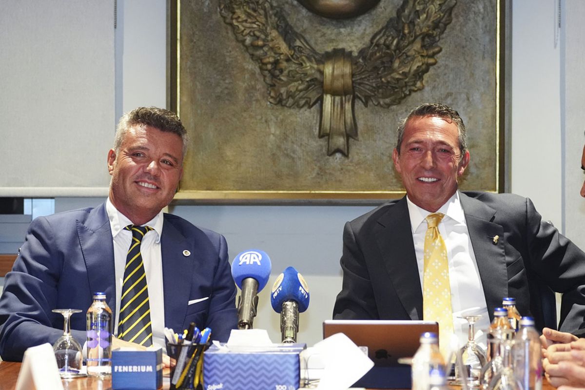 Ali Koç ve Sadettin Saran el sıkıştı: Fenerbahçe'de imzalar atılıyor